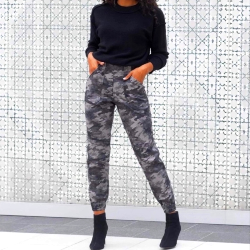 Spanx Stretch Twill Cargo Jogger in Gray Camo Colorway Women's Size Medium
